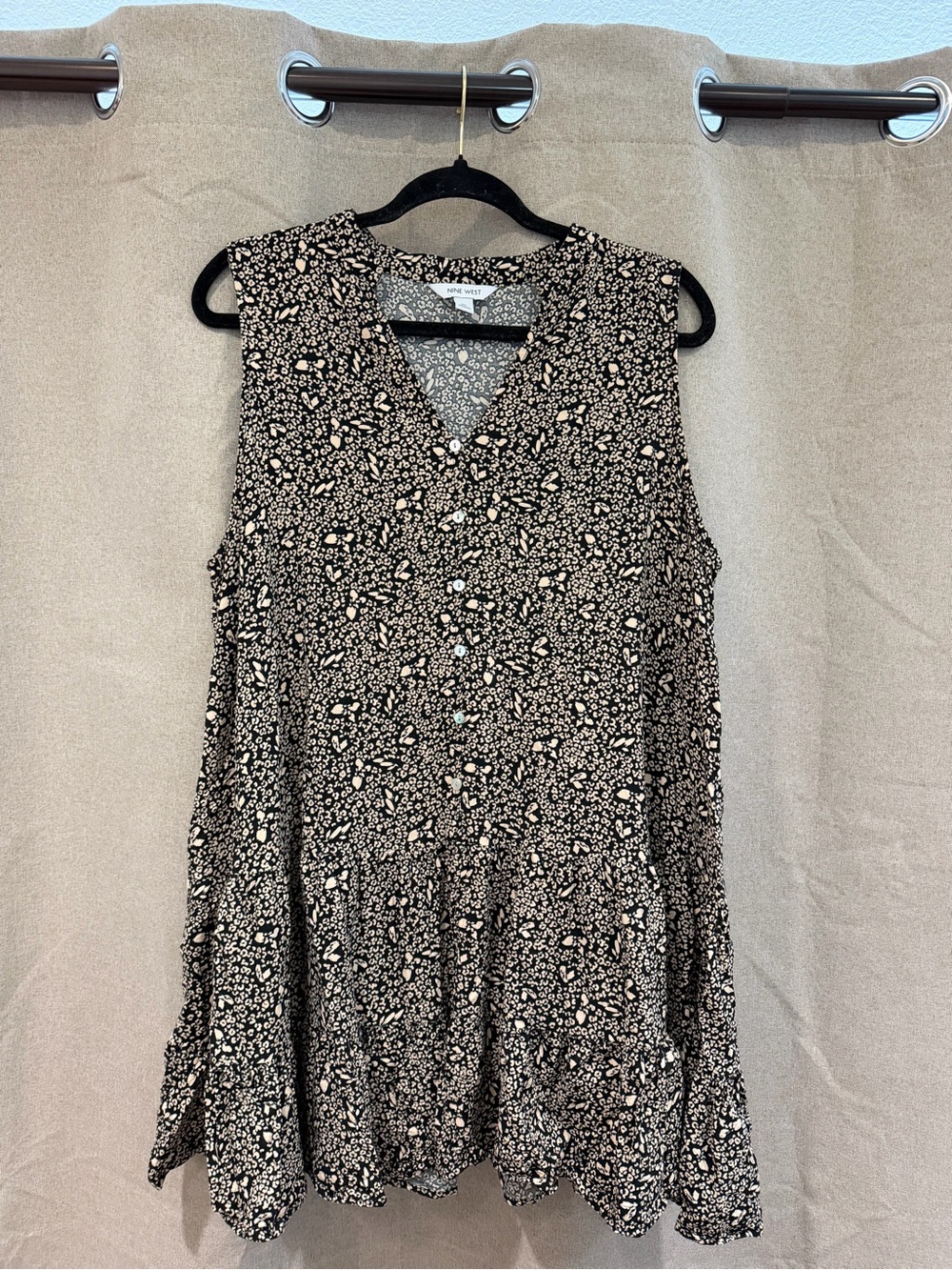 Nine West Black & Cream Sleeveless V-Neck Button Front Tunic